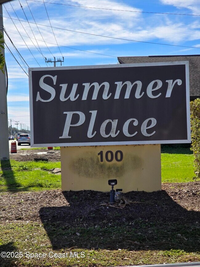 Building Photo - 245 Spring Dr