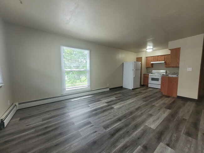 Primary Photo - 210 N Summit St