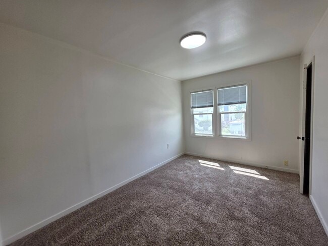 Building Photo - 1206 Putnam St
