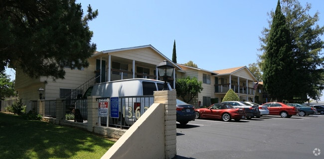 Building Photo - Kimerand Apartments