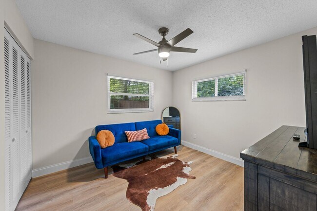 Building Photo - Beautifully Renovated 3-Bedroom Home for R...