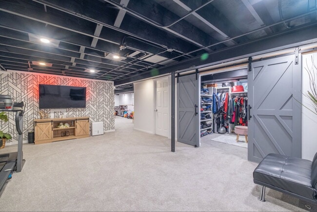 Building Photo - 5621 S 22nd St