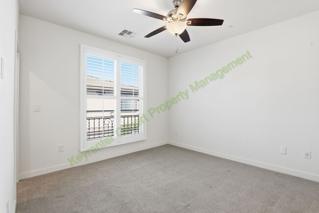 Building Photo - Modern Gilbert Lakeview Townhome in The Lakes at Annecy