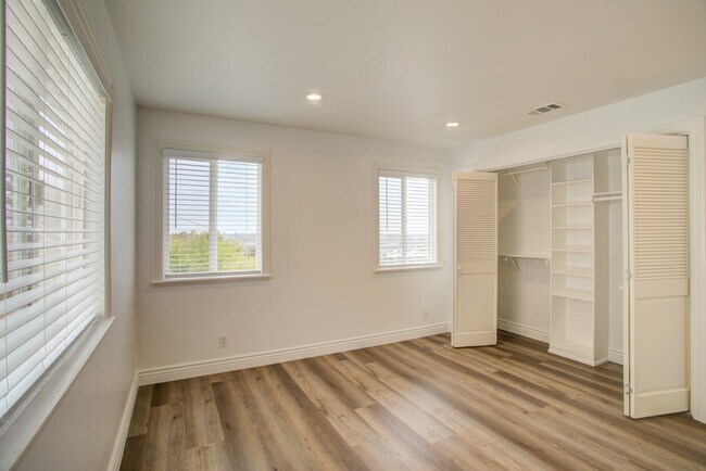 Building Photo - 4318 Mesa St