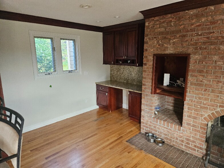 Building Photo - 10032 E Meadow Run