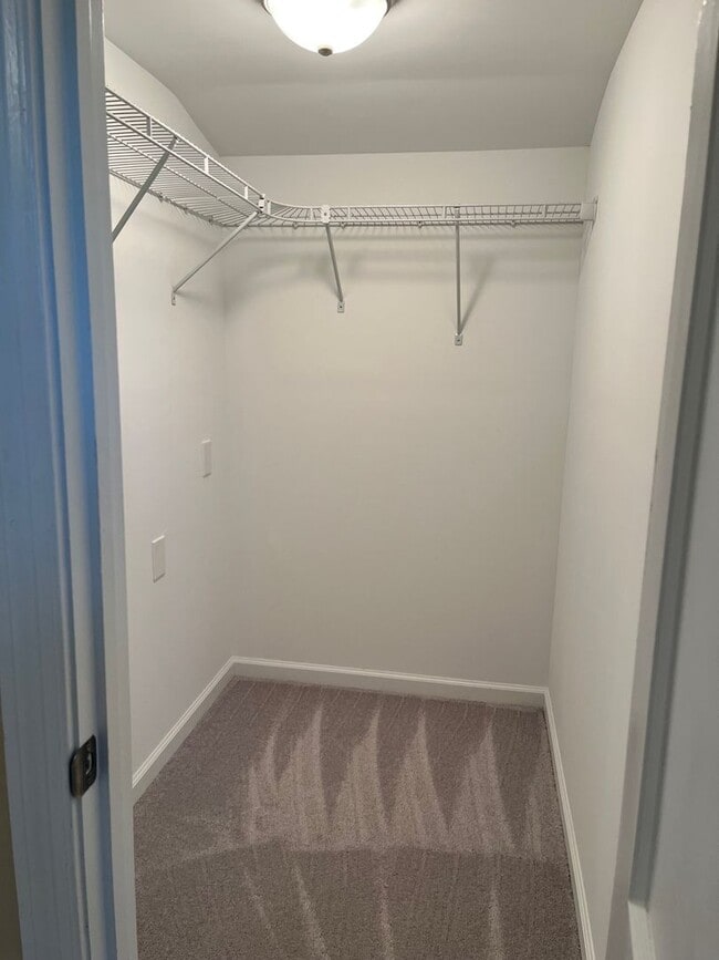 Building Photo - 3 Bedroom | 2 Bath | 1,098 Sq Ft | Updated Interior