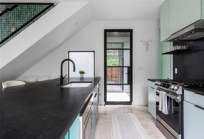 Building Photo - 1103 Cherico St