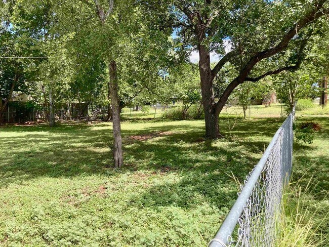 Building Photo - 901 Avenue E