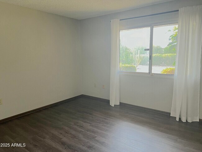 Building Photo - 9714 W Branding Iron Dr