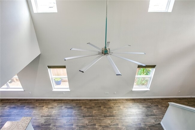 Building Photo - 605 Callahan Ln