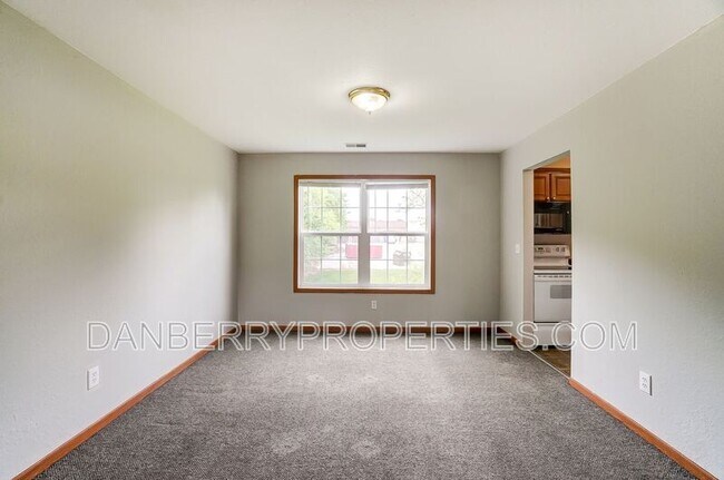 Building Photo - 1101 N Byrne Rd