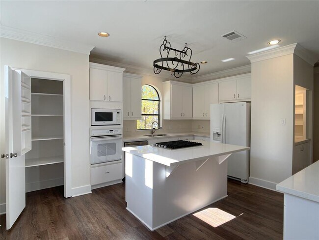 Building Photo - 5899 Fairdale Ln
