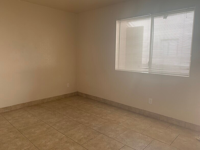 Building Photo - 444 W Ivyglen St