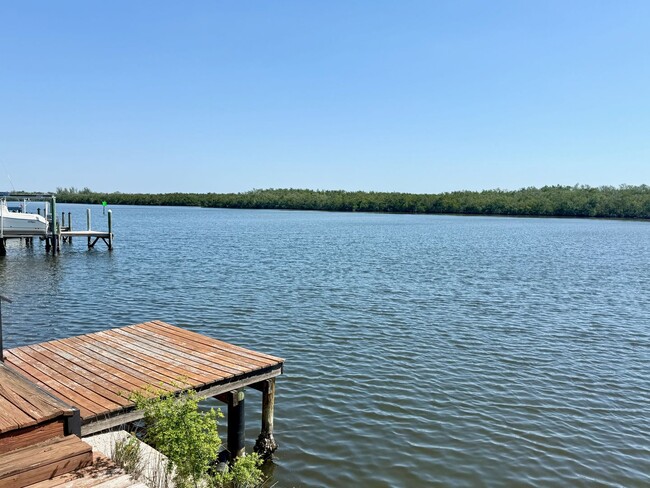 Building Photo - 2 bed 2 bath Turnkey Yearly Rental – Water...