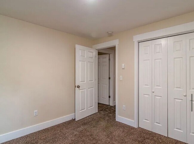 Building Photo - Spacious 4-Bedroom duplex Near EWU – Cheney, WA