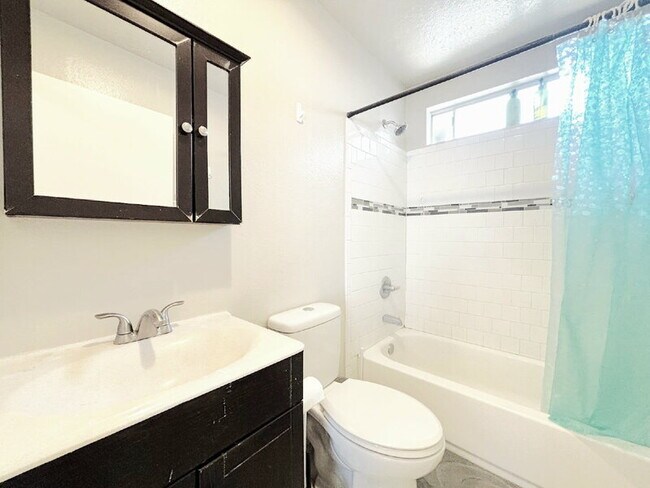 Building Photo - 1343 W 36th St