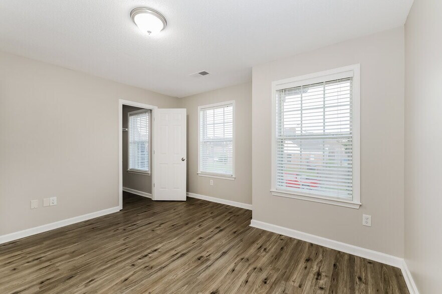 Building Photo - 2223 Purple Leaf Ln