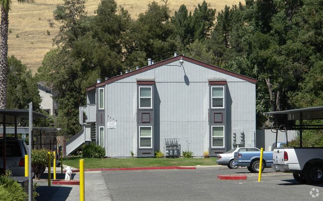 Building Photo - Glenbrook Apartments
