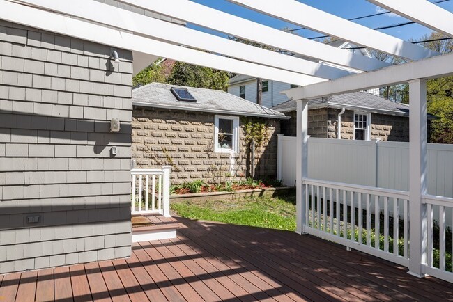 Building Photo - 22 Embassy Rd