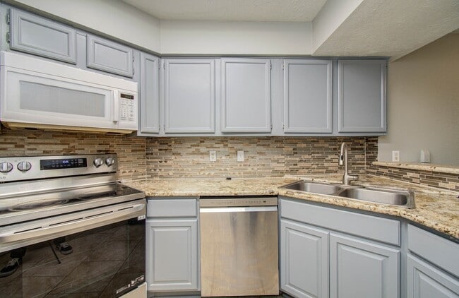 Building Photo - 10555 Turtlewood Ct