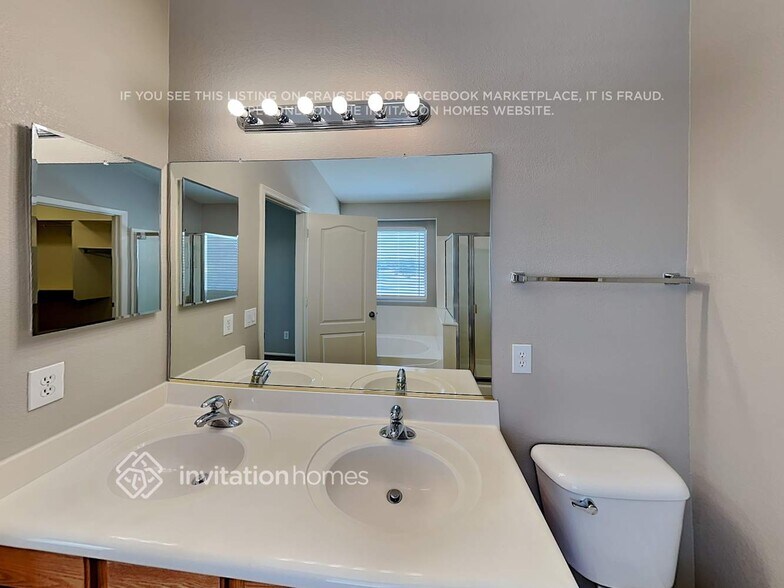 Building Photo - 1051 N 158th Ave