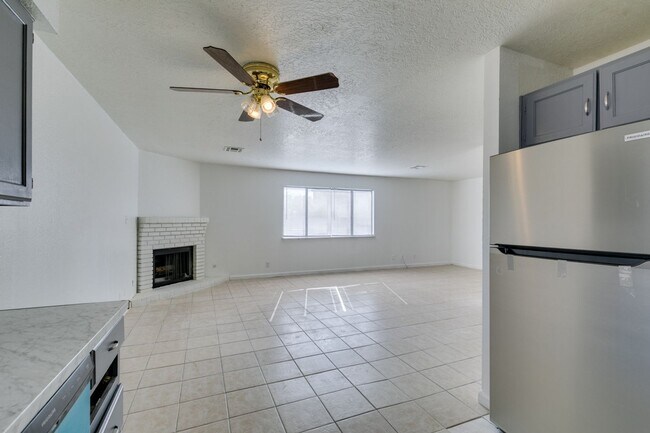 Building Photo - 6987 Mendon Ln