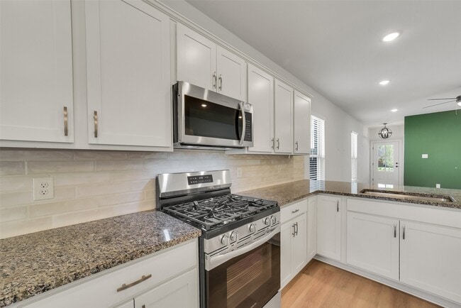 Building Photo - 10902 Bonfire Trl