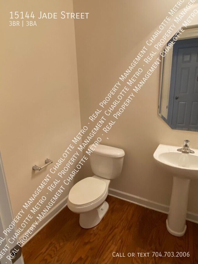 Building Photo - GORGEOUS 3 BR Townhome in the Heart of Bal...
