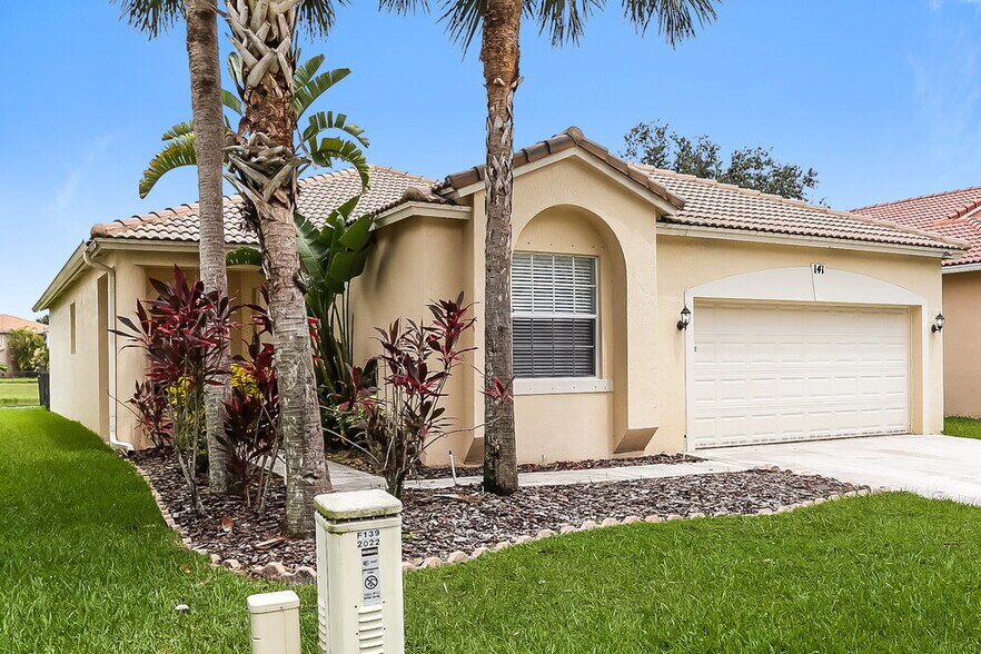 Building Photo - 141 Seminole Lakes Dr