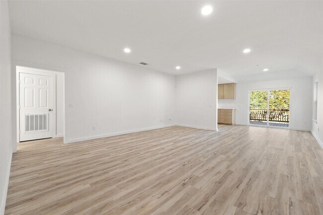 Building Photo - 85 Ridgewood Cir