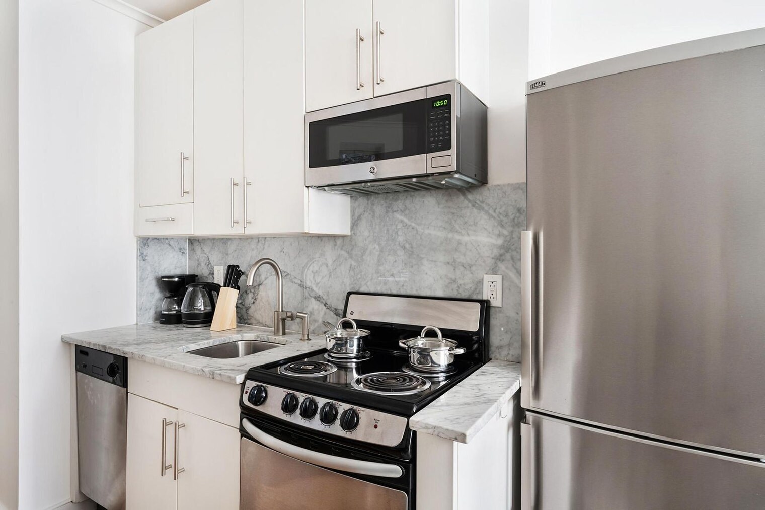 Building Photo - 45 E 33rd St