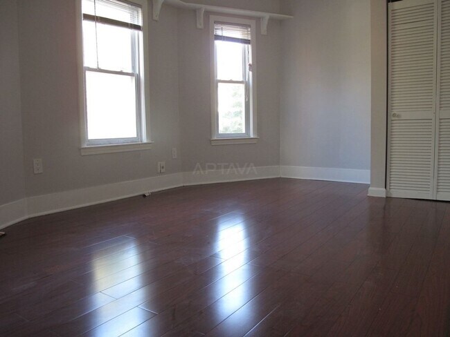 Building Photo - 31 Holyoke Rd