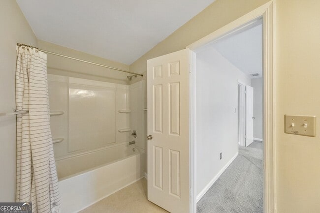 Building Photo - 2045 Fairways Ct