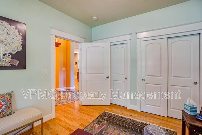 Building Photo - 23517 NE 68th St