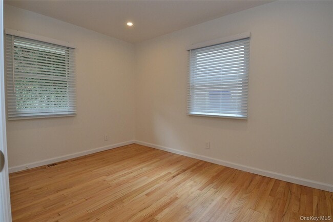 Building Photo - 33 Terrace Pl
