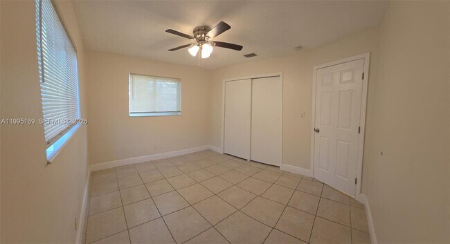 Building Photo - 2504 NW 9th Ln