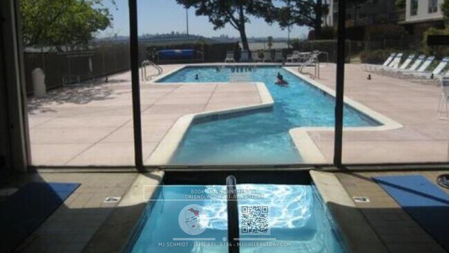 Building Photo - Beautiful large 1 bedroom with Hardwood la...