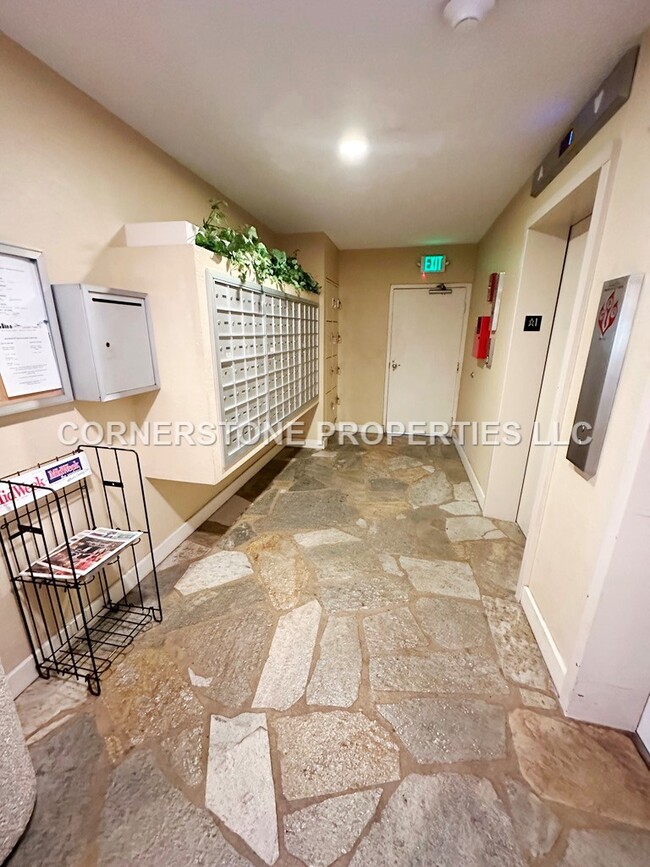 Building Photo - 710 Lunalilo St