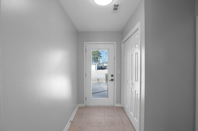 Building Photo - House for Rent in Wilmington with Fenced yard!