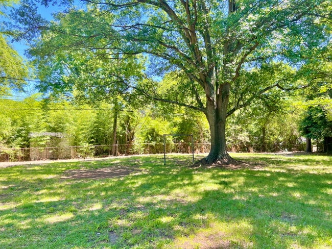 Building Photo - Updated Home in Convenient Location