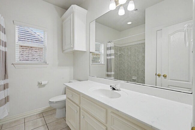 Building Photo - 3334 Hemingway Dr