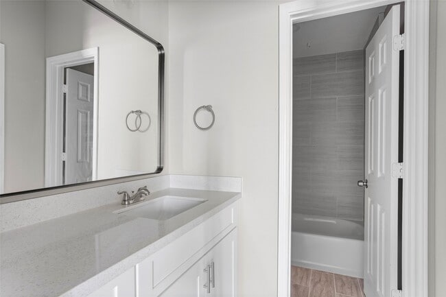 Building Photo - 9707 Richmond Ave.