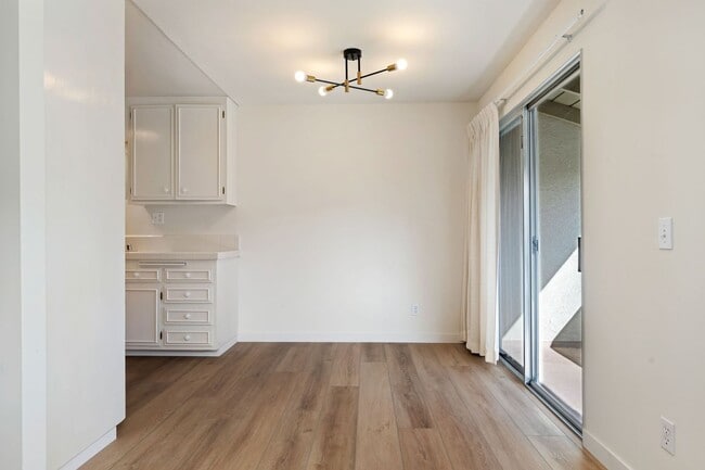 Building Photo - The perfect upstairs location down town Santa Barbara!