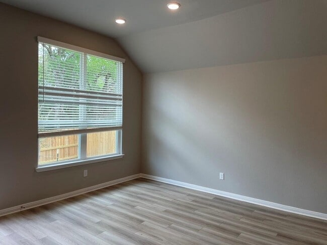 Building Photo - 5625 St Charles Dr