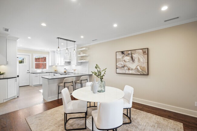 Building Photo - 31 East Ave