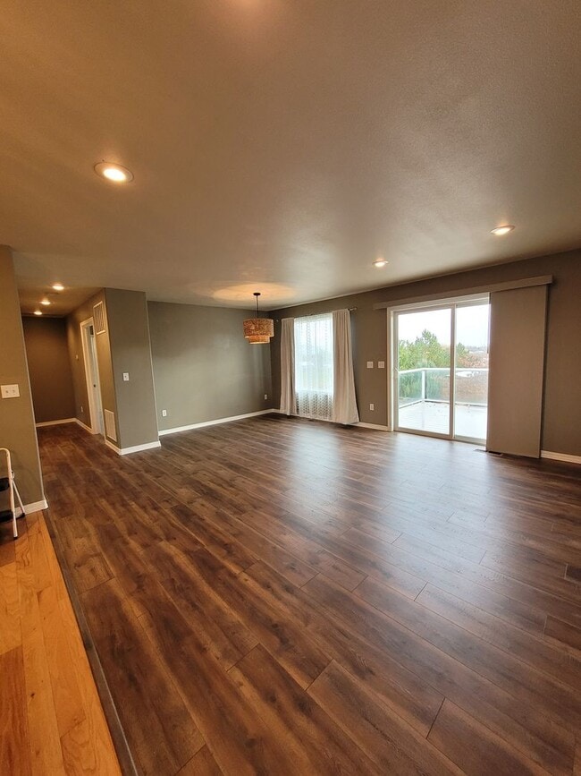 Building Photo - Well Maintained Family Home in Clarkston Heights