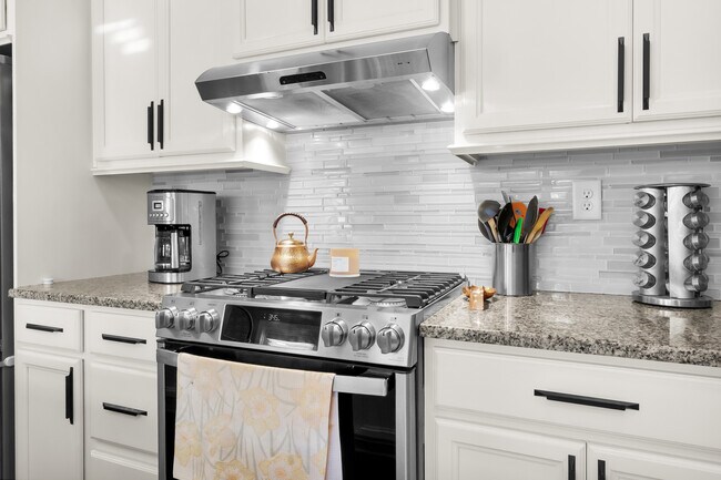 Building Photo - 137 Shoreview Dr