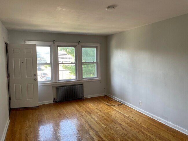 Primary Photo - 278 Delawanna Ave