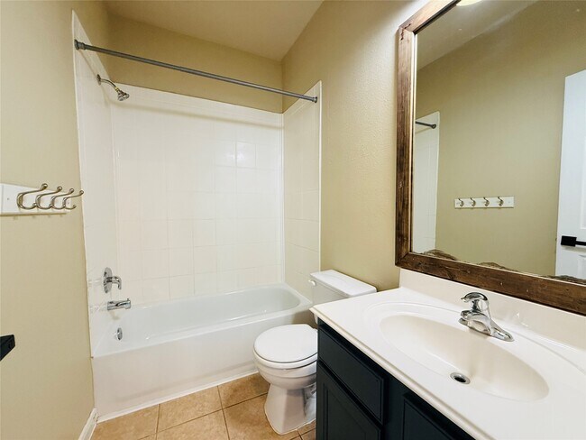 Building Photo - 518 Saffron Ct