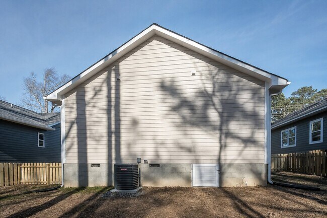 Building Photo - 2612 Holloway St